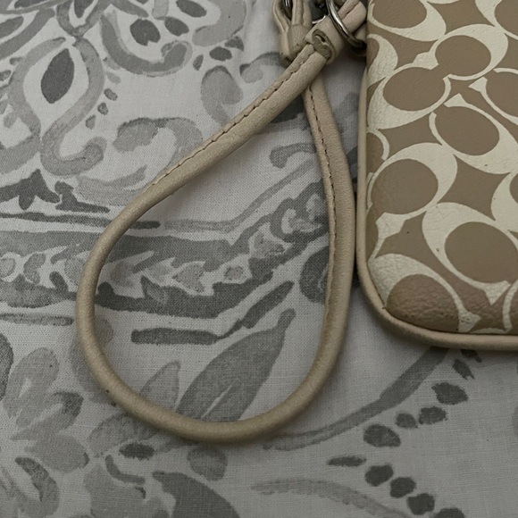 Coach Chelsea Signature Heritage Stripe Pink White Zip Wristlet - Picture 3 of 7